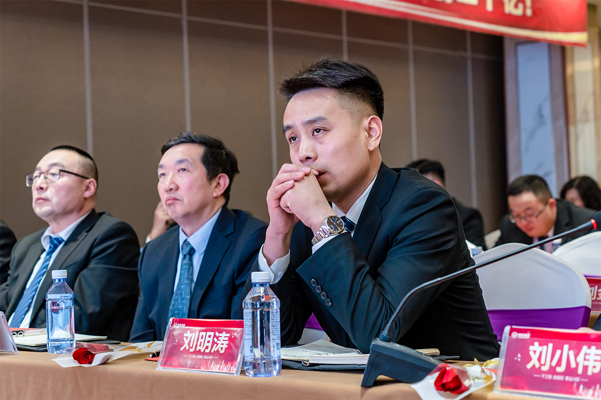 董事長(zhang)、總經理(li)劉明濤(tāo)