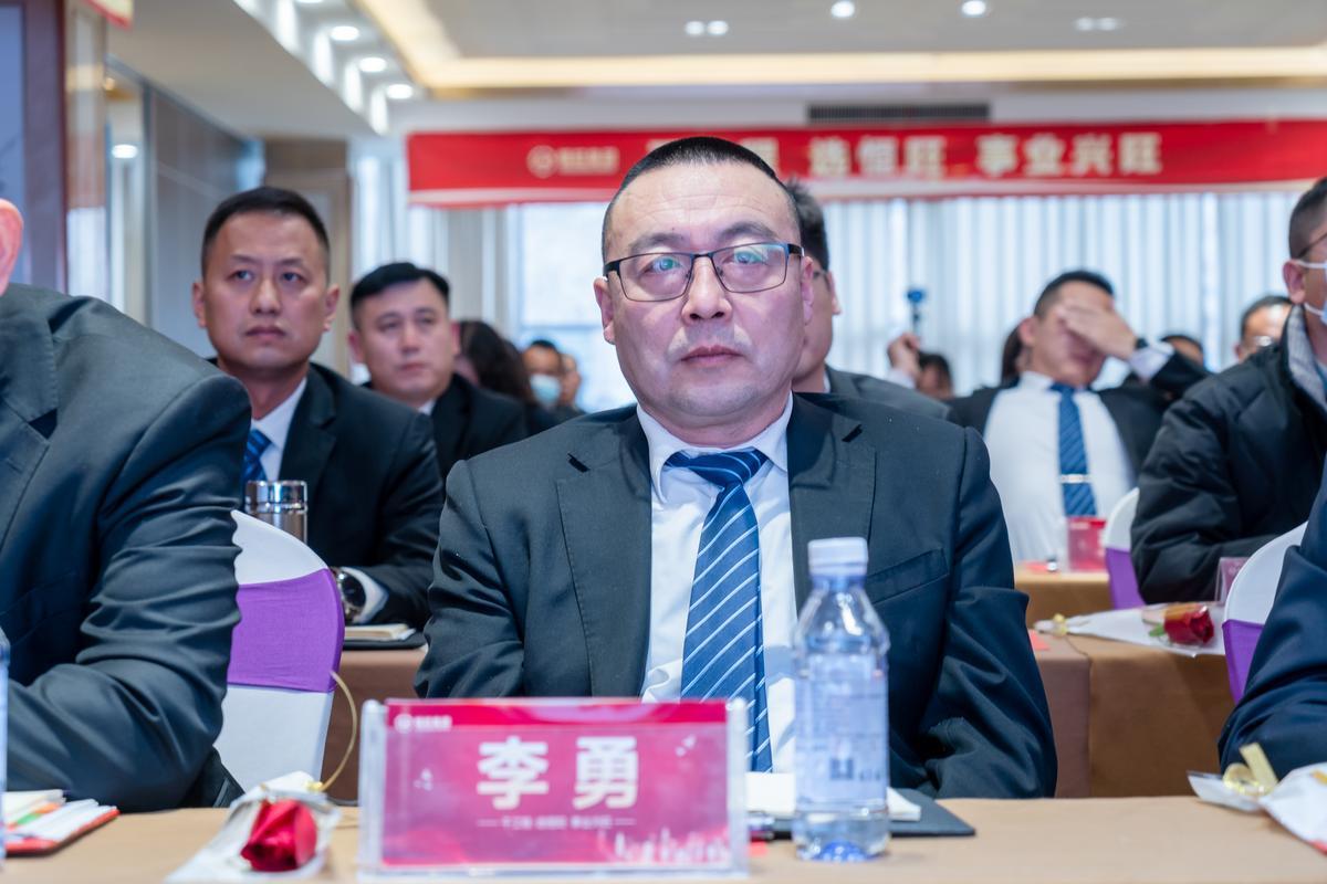 行政(zheng)管理部(bu)長李勇(yong)