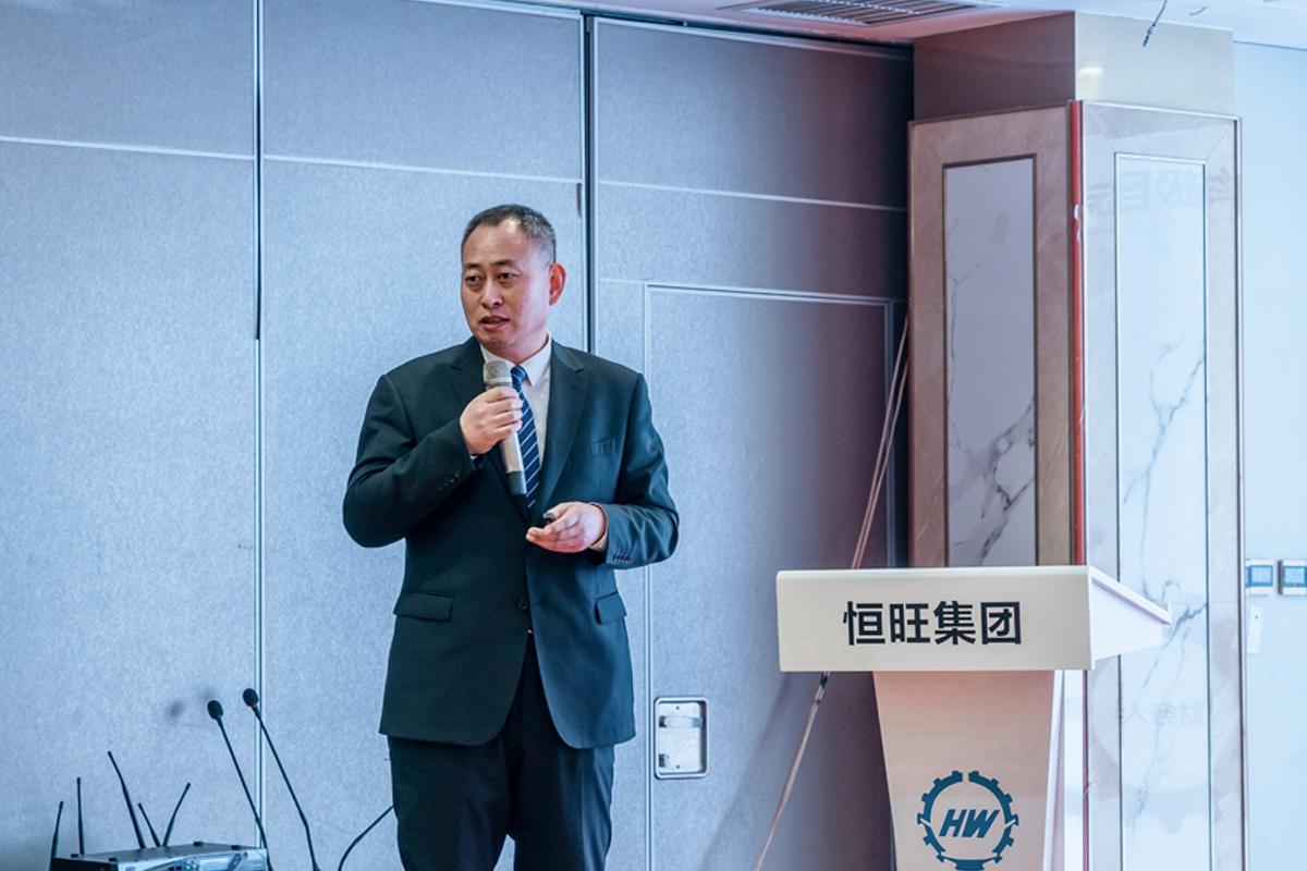 财務中(zhong)心部長(zhang)劉江甯(níng)