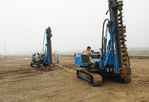 80餘台光伏(fú)樁機設備(bèi)助力華能(neng)20MW光伏電站(zhàn)工程樁項(xiang)目建設