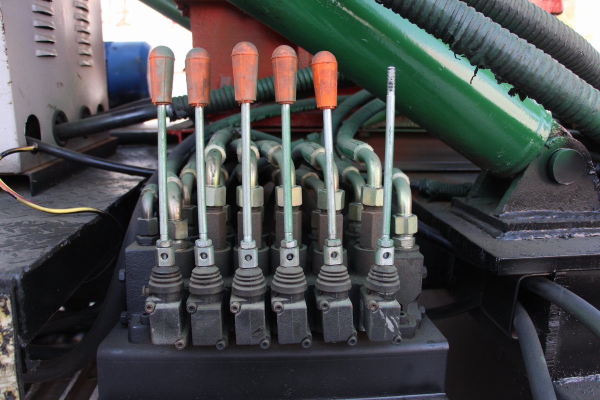 7寸鋼履(lü)帶反循環鑽(zuàn)機