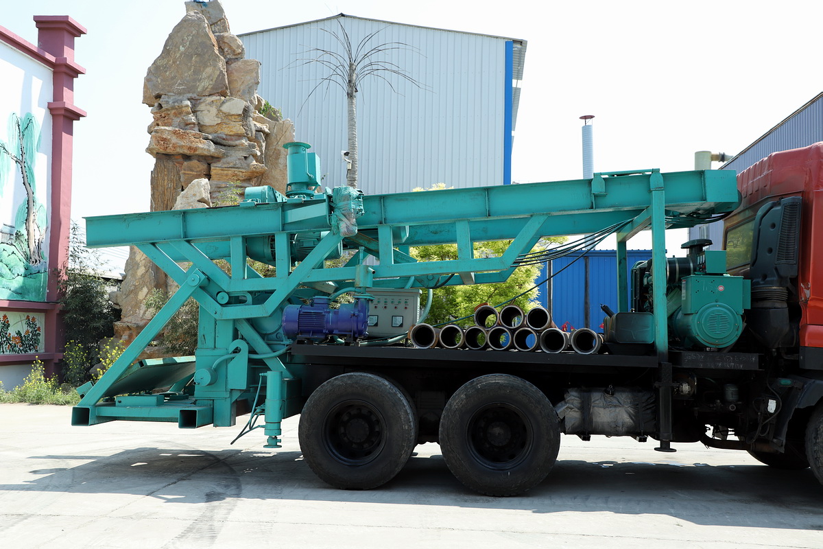 8寸後八輪(lún)汽車鑽機